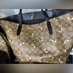 Coach City Tote In Signature Canvas With Bee Print